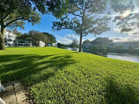1011 Westbury F Deerfield Beach FL 33442
