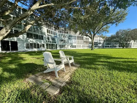 1011 Westbury F Deerfield Beach FL 33442