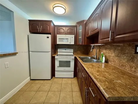 1011 Westbury F Deerfield Beach FL 33442