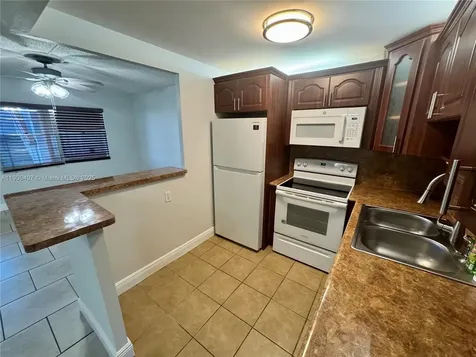 1011 Westbury F Deerfield Beach FL 33442