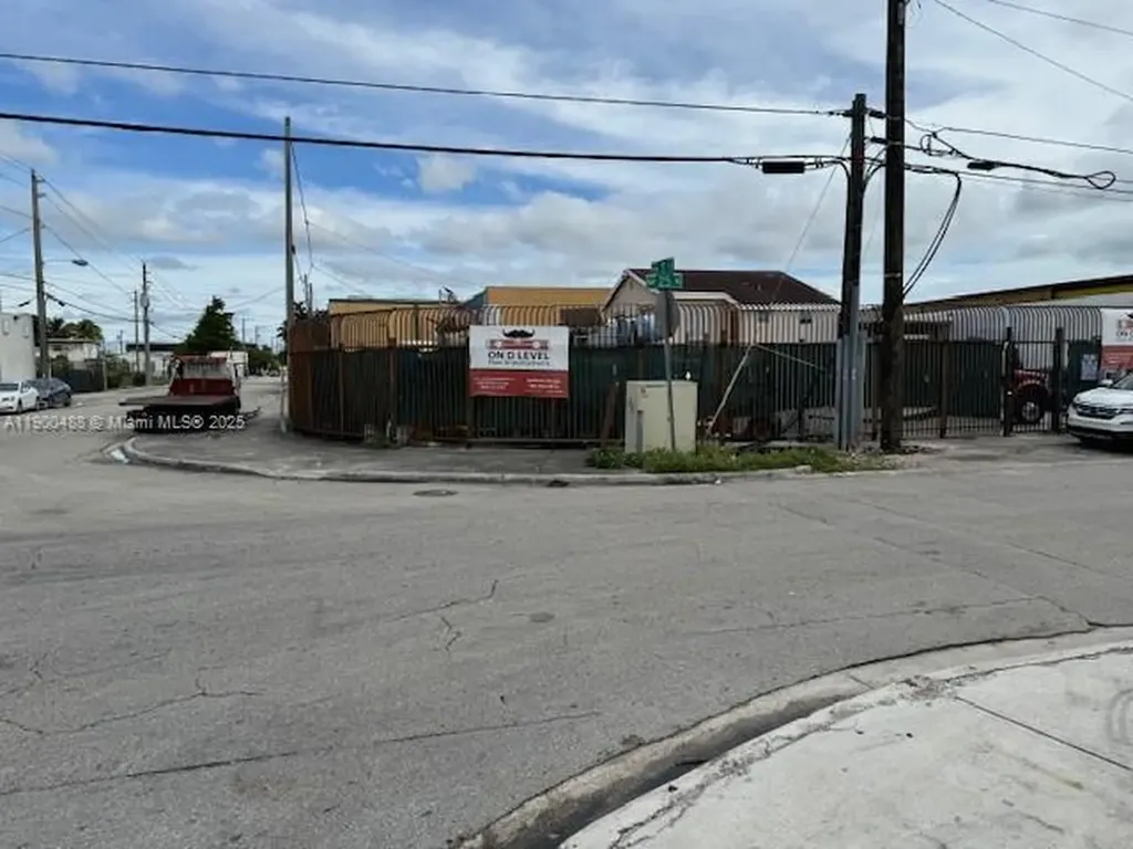 2484 NW 21st Terrace Miami FL 33142