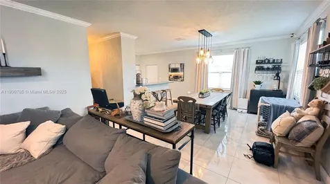 280 NE 35th Street Oakland Park FL 33334