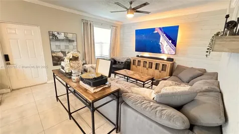 280 NE 35th Street Oakland Park FL 33334