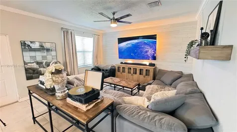 280 NE 35th Street Oakland Park FL 33334
