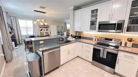 280 NE 35th Street Oakland Park FL 33334