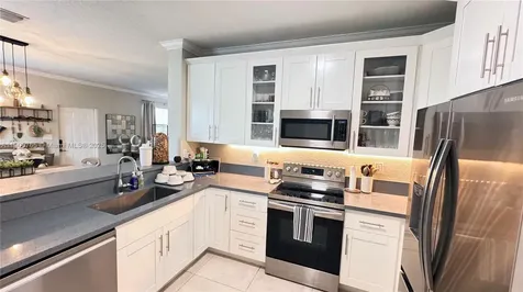 280 NE 35th Street Oakland Park FL 33334