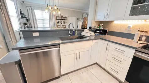 280 NE 35th Street Oakland Park FL 33334