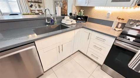 280 NE 35th Street Oakland Park FL 33334