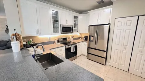 280 NE 35th Street Oakland Park FL 33334