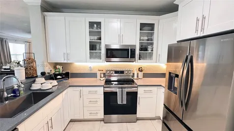280 NE 35th Street Oakland Park FL 33334