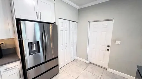 280 NE 35th Street Oakland Park FL 33334