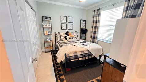 280 NE 35th Street Oakland Park FL 33334