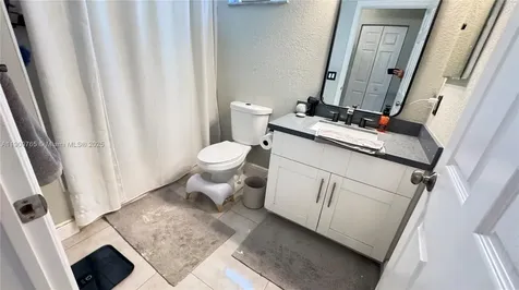 280 NE 35th Street Oakland Park FL 33334