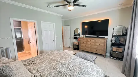 280 NE 35th Street Oakland Park FL 33334