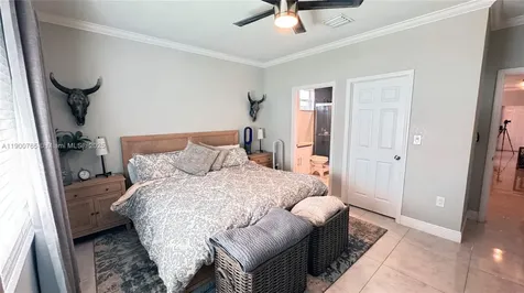 280 NE 35th Street Oakland Park FL 33334