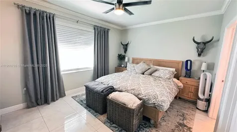 280 NE 35th Street Oakland Park FL 33334