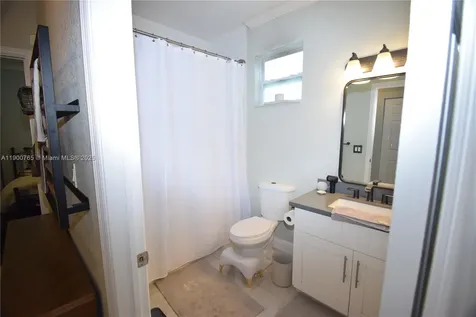 280 NE 35th Street Oakland Park FL 33334