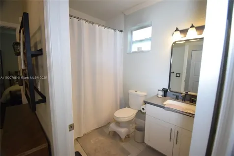 280 NE 35th Street Oakland Park FL 33334