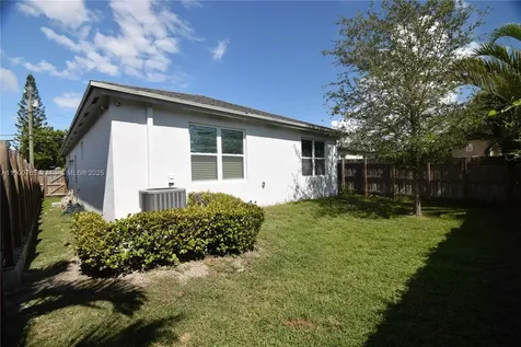 280 NE 35th Street Oakland Park FL 33334