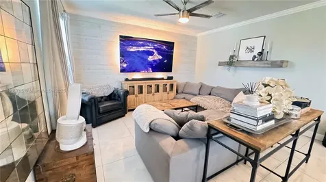 280 NE 35th Street Oakland Park FL 33334