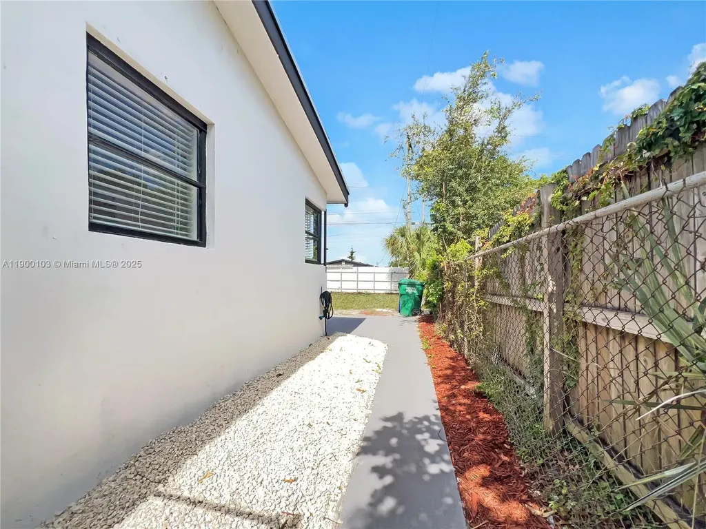 515 NW 30th Terrace Fort Lauderdale FL 33311