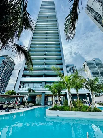 159 NE 6th Street Miami FL 33132