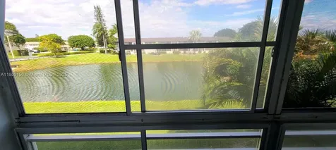 92 Berkshire D West Palm Beach FL 33417