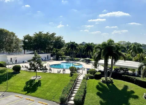 92 Berkshire D West Palm Beach FL 33417