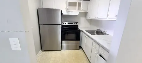 92 Berkshire D West Palm Beach FL 33417
