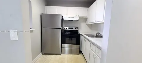 92 Berkshire D West Palm Beach FL 33417