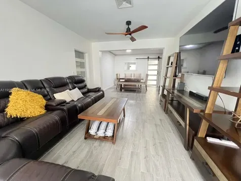 1430 NE 149th Street Miami FL 33161