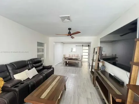 1430 NE 149th Street Miami FL 33161