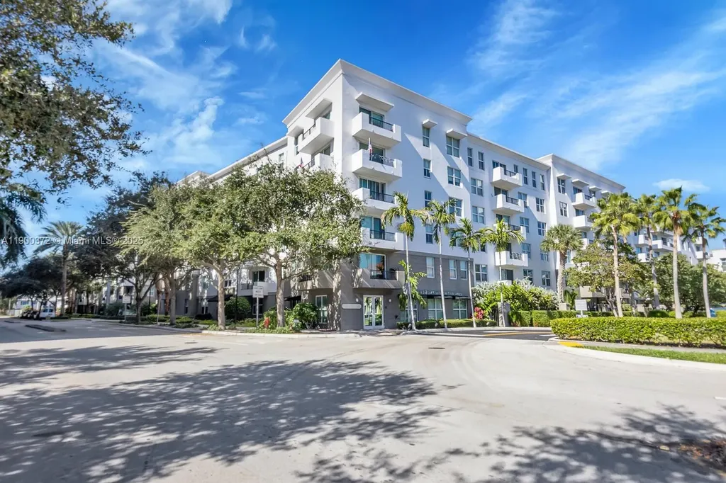 2421 NE 65th Street Fort Lauderdale FL 33308