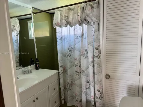900 Morris Avenue Key Largo FL 33037