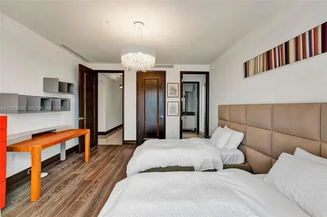 17749 Collins Sunny Isles Beach FL 33160