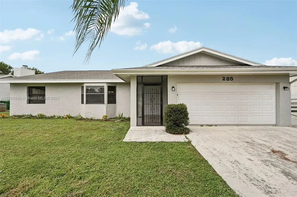 285 SE Volkerts Terrace Port St. Lucie FL 34983