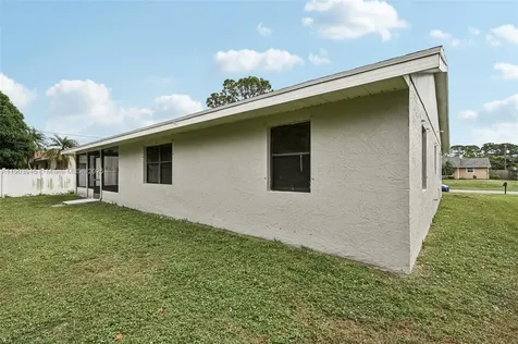 285 SE Volkerts Terrace Port St. Lucie FL 34983