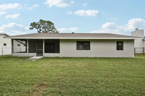285 SE Volkerts Terrace Port St. Lucie FL 34983