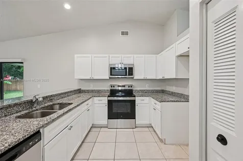 285 SE Volkerts Terrace Port St. Lucie FL 34983