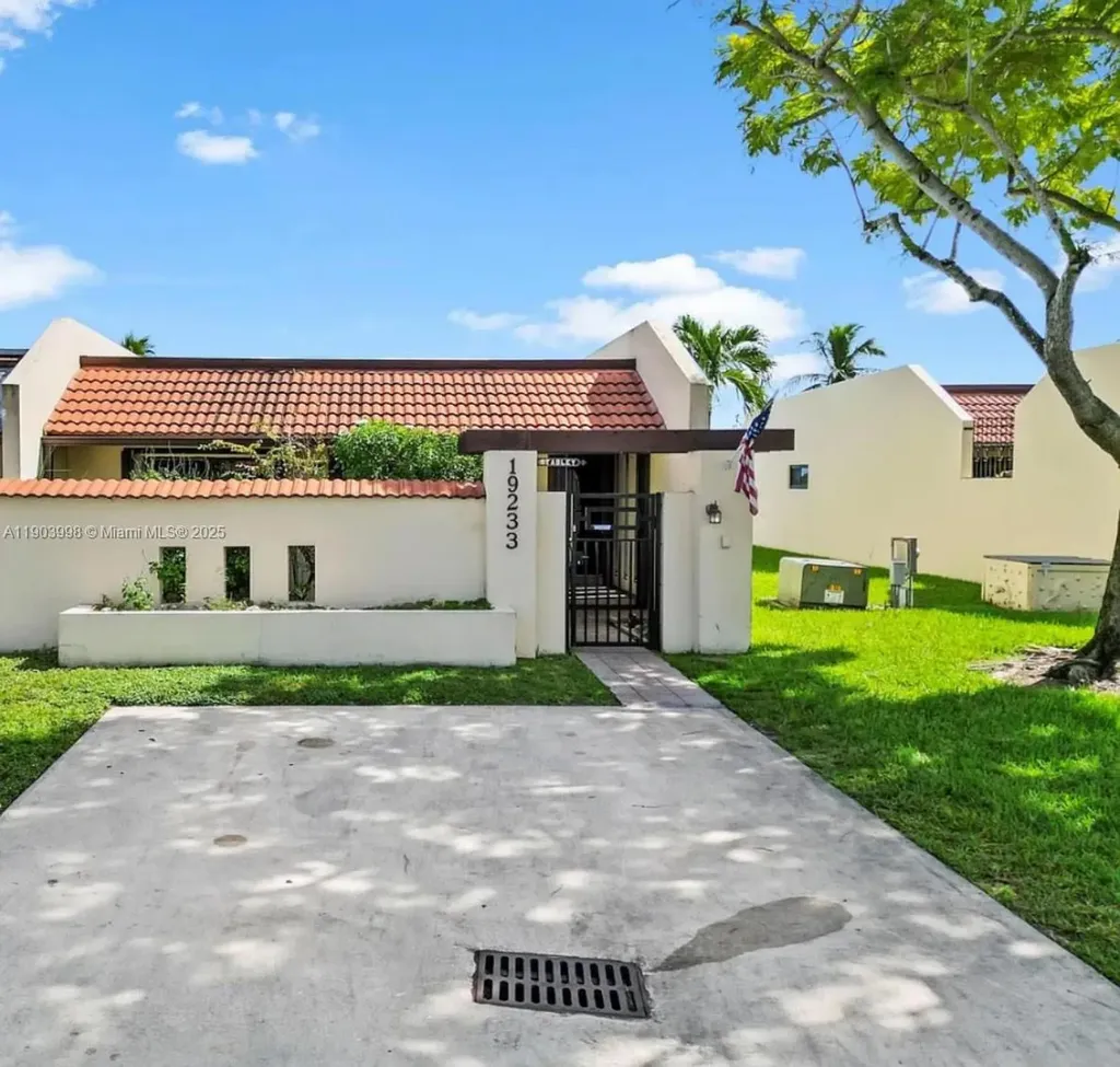 19233 NW 64th Court Hialeah FL 33015