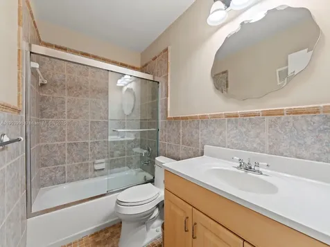 19233 NW 64th Court Hialeah FL 33015