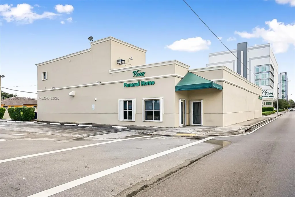 291 NW 37th Avenue Miami FL 33125