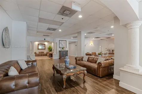 291 NW 37th Avenue Miami FL 33125