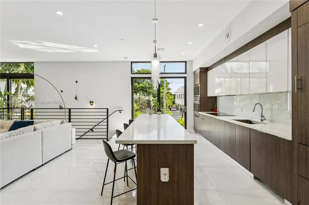 909 NE 16th Terrace Fort Lauderdale FL 33304