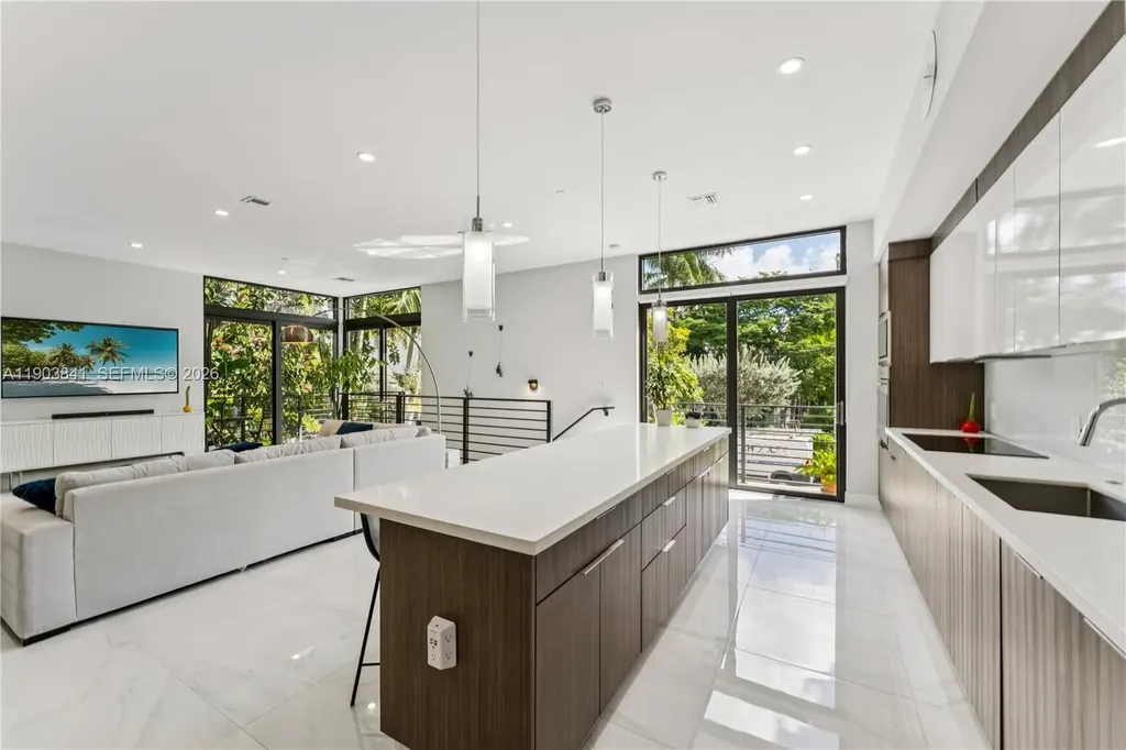 909 NE 16th Terrace Fort Lauderdale FL 33304