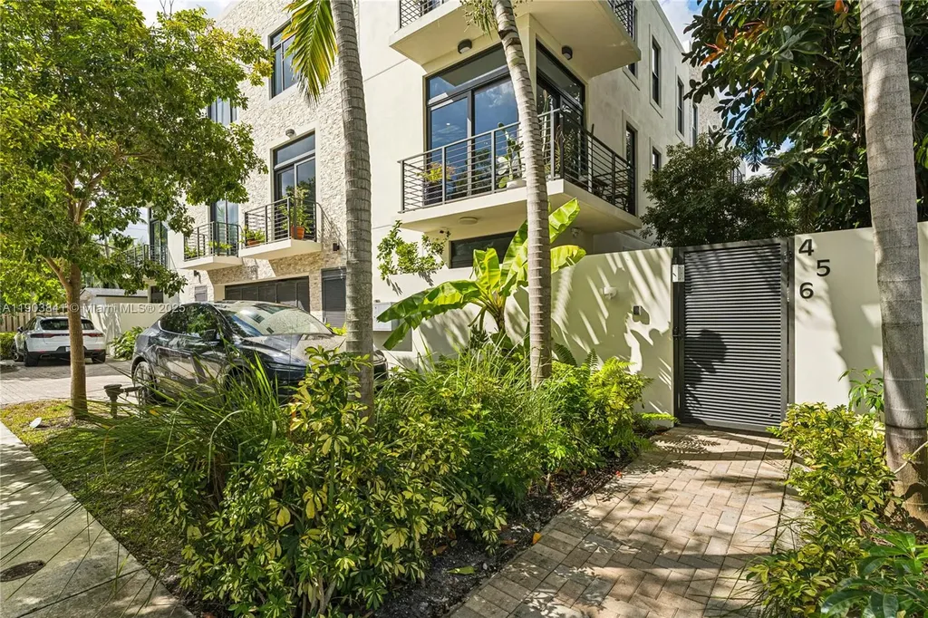 909 NE 16th Terrace Fort Lauderdale FL 33304