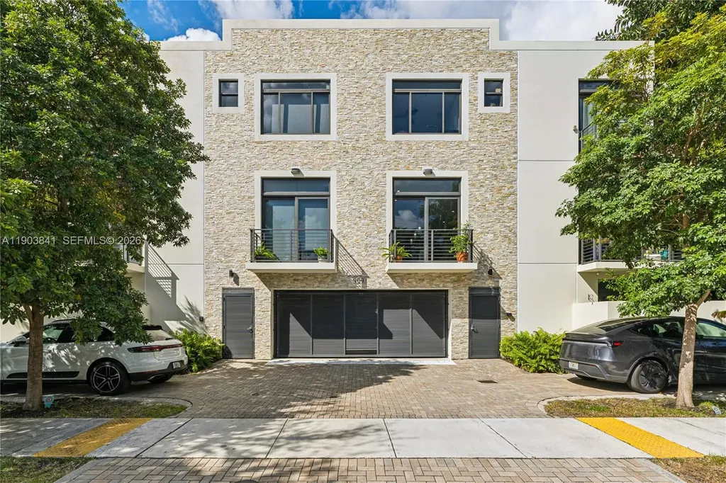 909 NE 16th Terrace Fort Lauderdale FL 33304