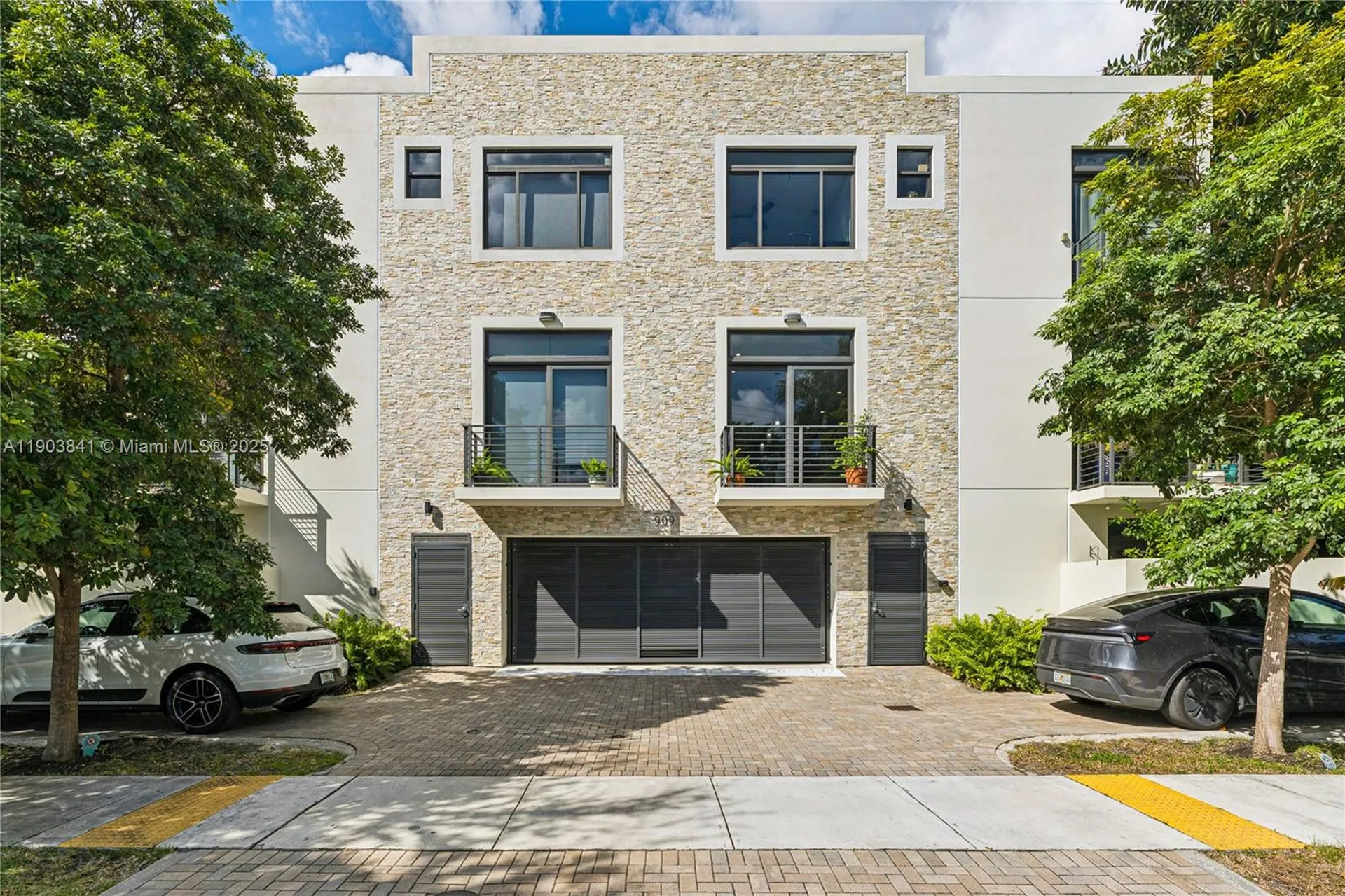 909 NE 16th Terrace Fort Lauderdale FL 33304