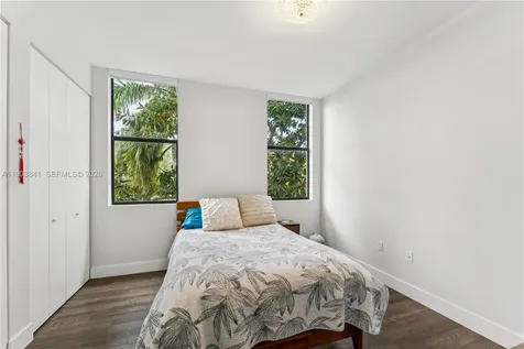 909 NE 16th Terrace Fort Lauderdale FL 33304