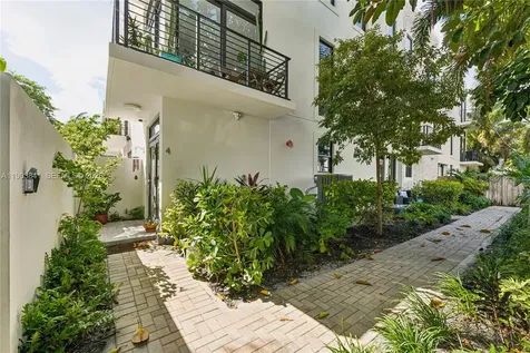 909 NE 16th Terrace Fort Lauderdale FL 33304
